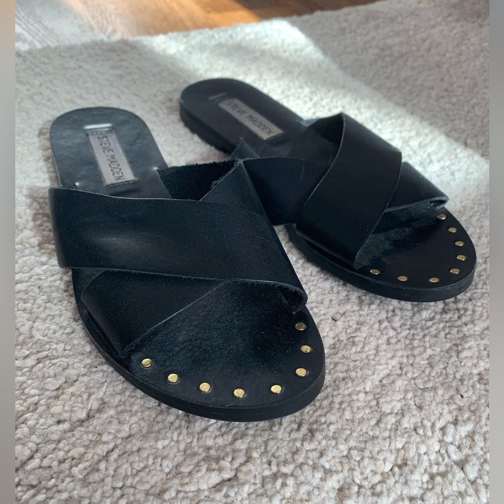 Steve madden flat sandals